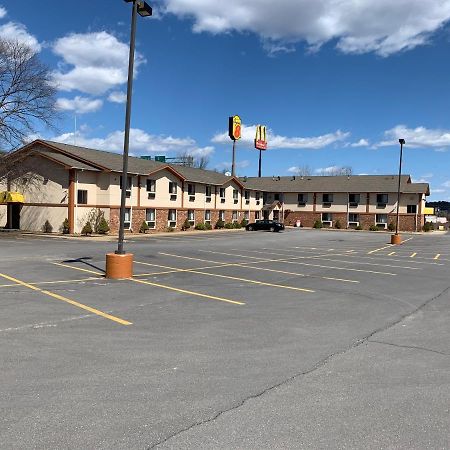 Super 8 by Wyndham Tilton/Lake Winnipesaukee Bagian luar foto
