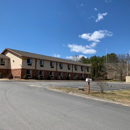 Super 8 by Wyndham Tilton/Lake Winnipesaukee Bagian luar foto