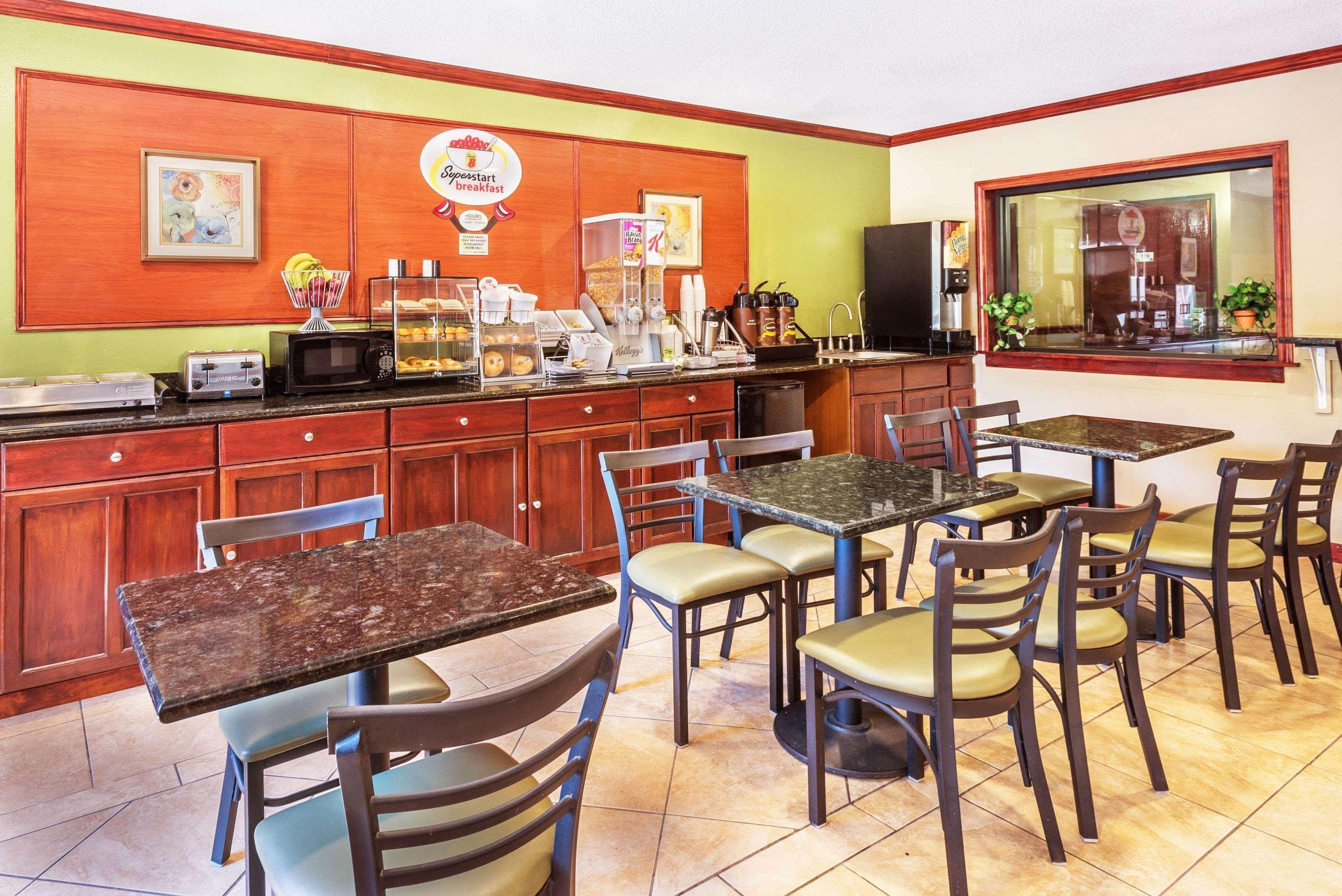 Super 8 by Wyndham Tilton/Lake Winnipesaukee Bagian luar foto