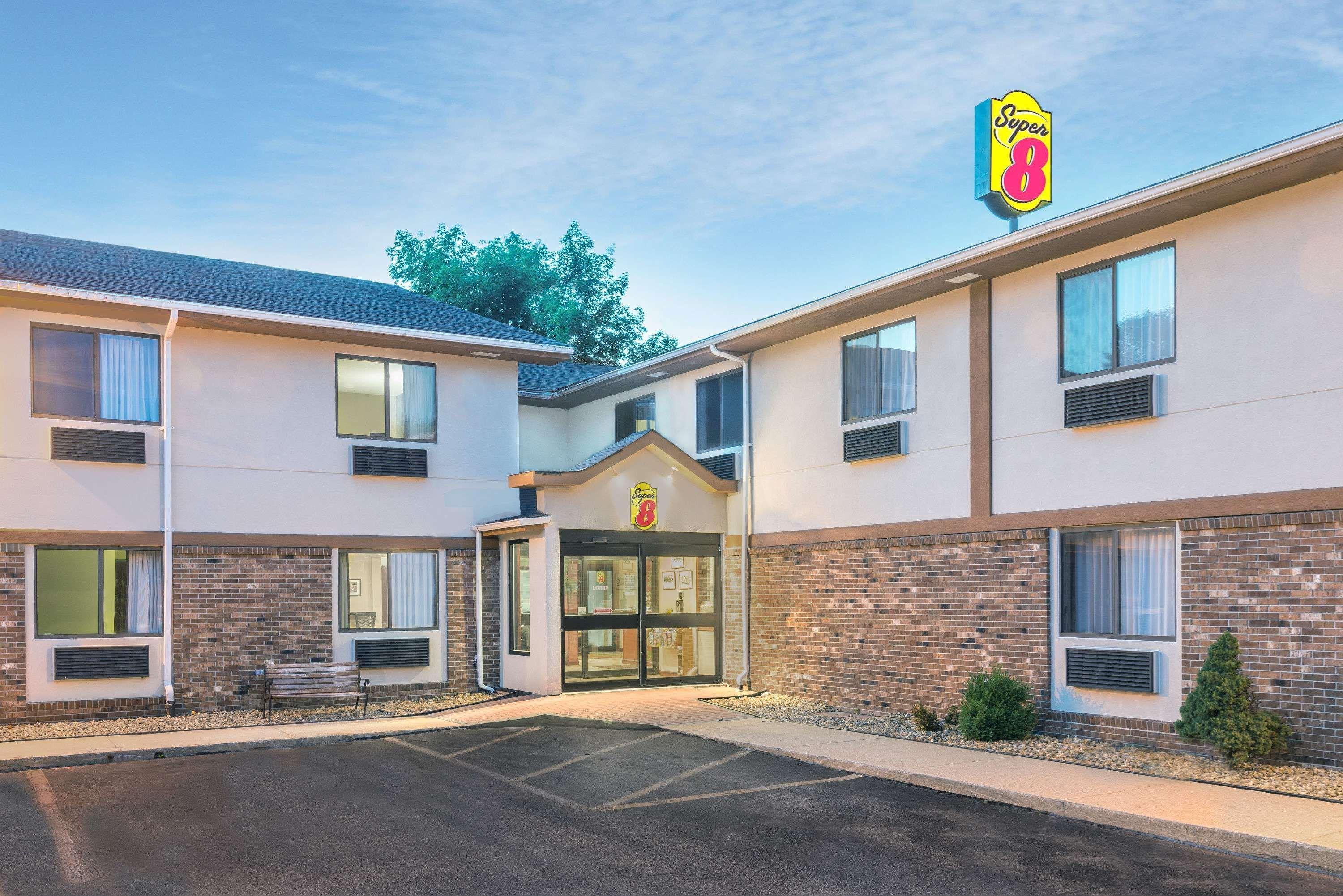 Super 8 by Wyndham Tilton/Lake Winnipesaukee Bagian luar foto