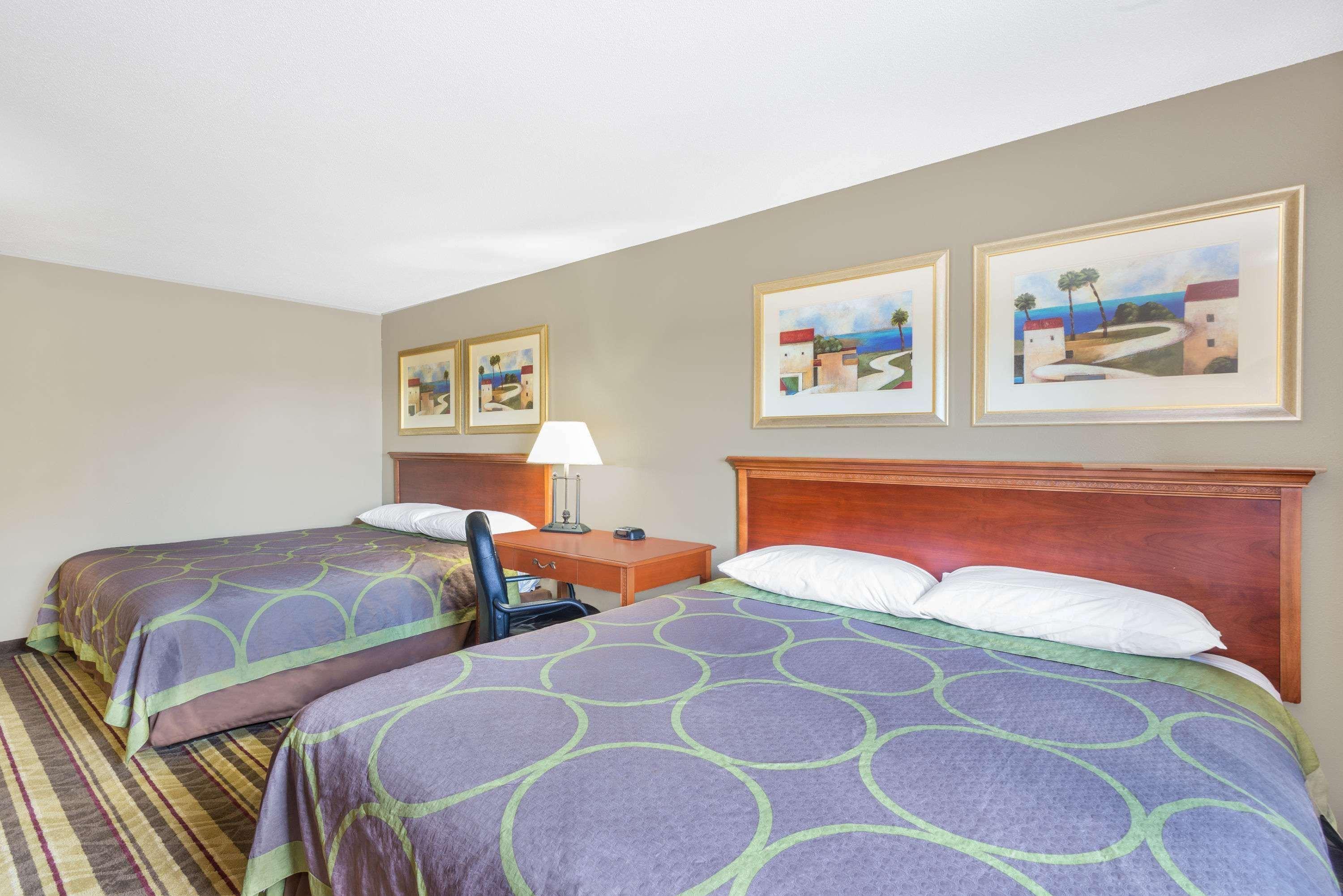 Super 8 by Wyndham Tilton/Lake Winnipesaukee Bagian luar foto