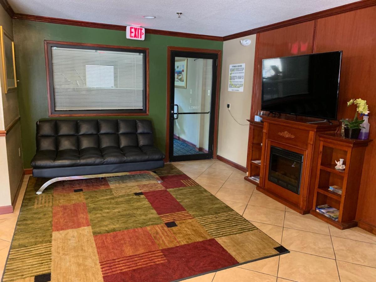 Super 8 by Wyndham Tilton/Lake Winnipesaukee Bagian luar foto