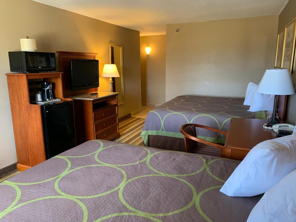Super 8 by Wyndham Tilton/Lake Winnipesaukee Bagian luar foto