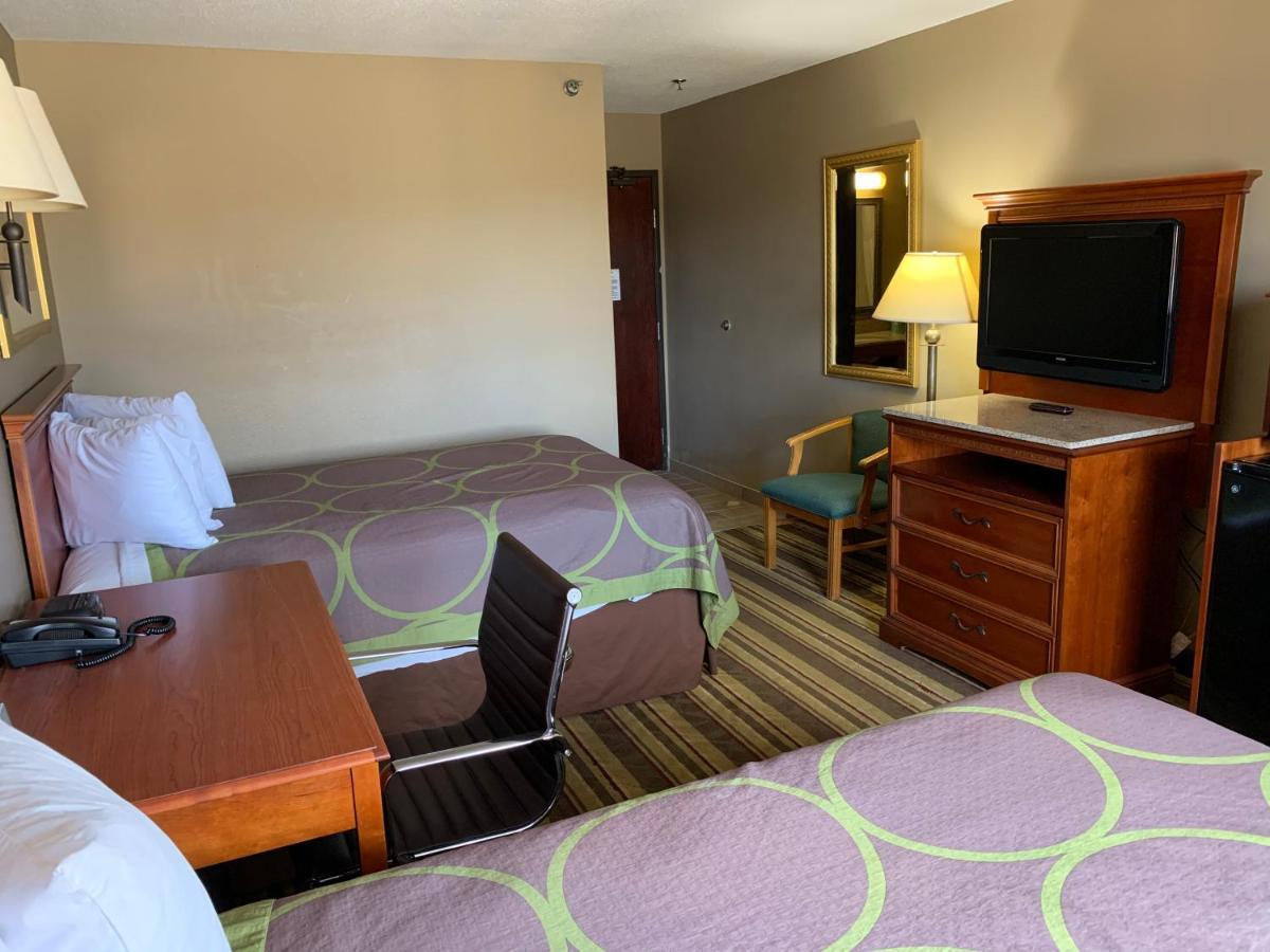Super 8 by Wyndham Tilton/Lake Winnipesaukee Bagian luar foto
